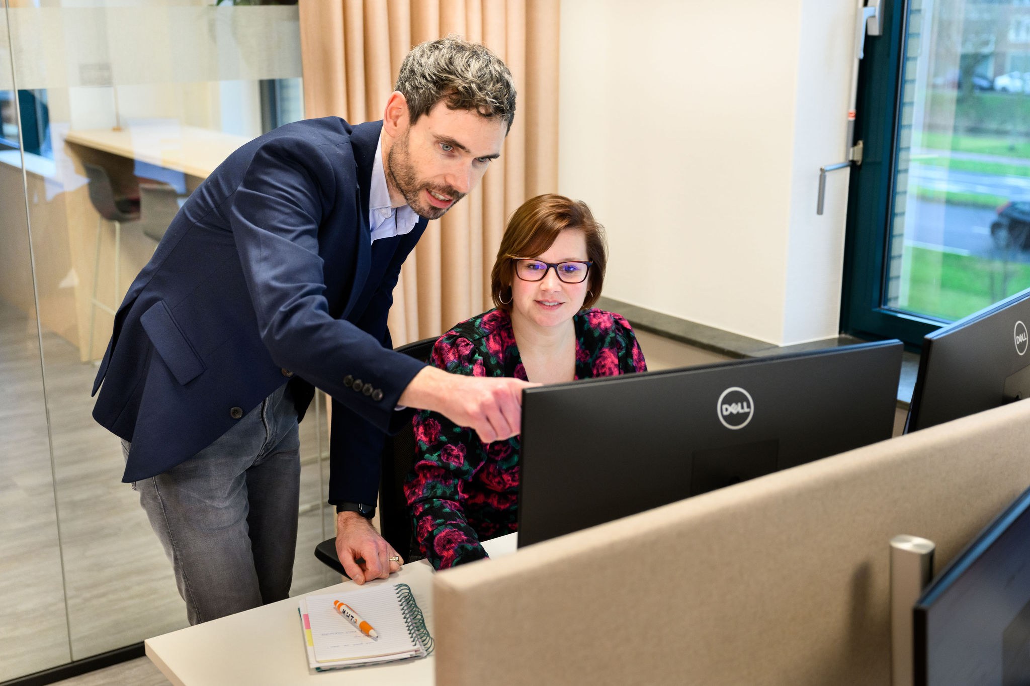 Onderwijs Service Bureau Kom werken 'achter de schermen'. Samen werken we aan onze missie: Het beste onderwijs in de regio bieden.